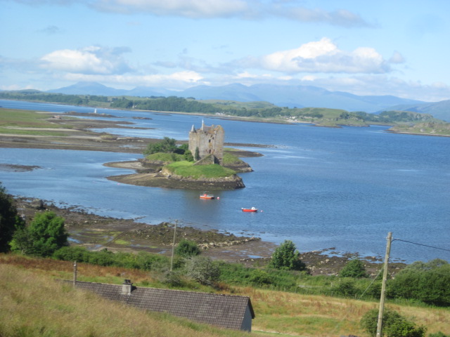 Urquhart-Castle-Loch-Ness-Scotland.jpg