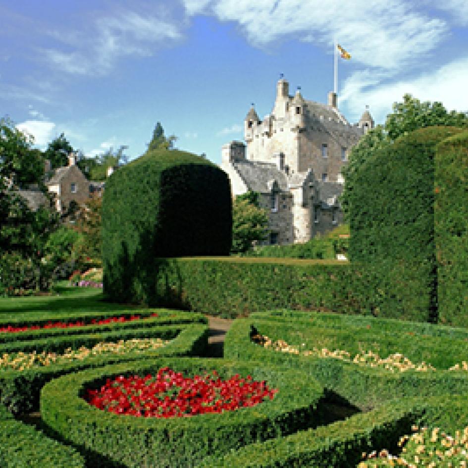 Cawdor-Castle-Clan-Campbell-Castles-Garden1.jpg